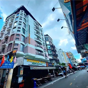 Star *** Ho-Chi-Minh-Stadt